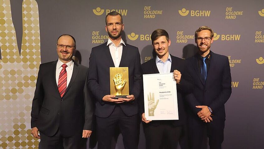 Preisübergabe der Goldenen Hand an TE Connectivity