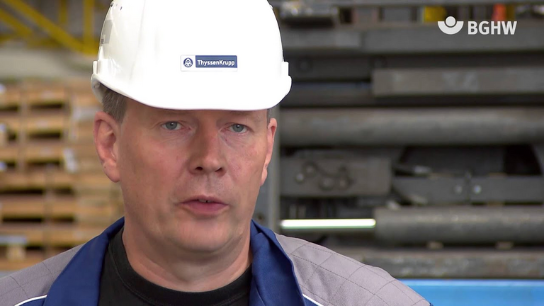 Interview mit Thomas Vendel, Elektromeister bei Thyssenkrupp in einer Lagerhalle